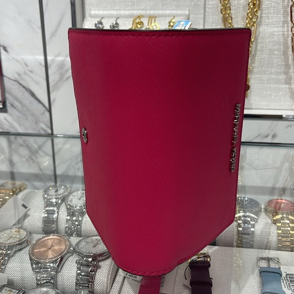 Michael Kors Medium Saffiano Leather Bifold Wallet
NWT 
Dragonfruit - Picture 10 of 16